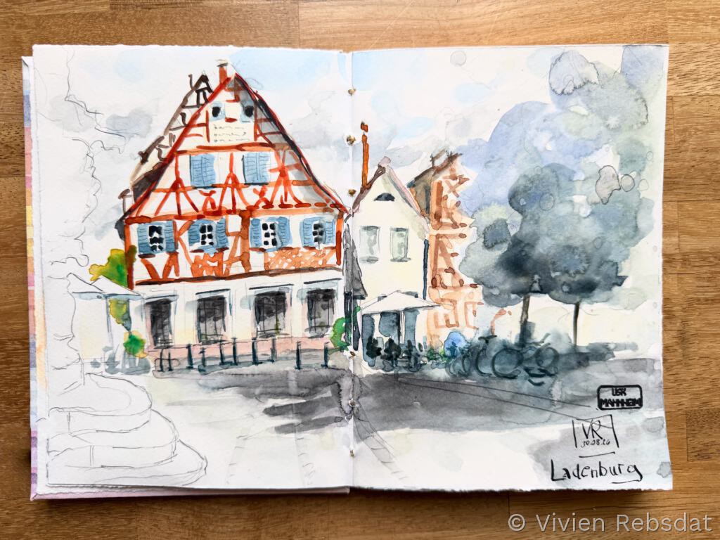 Sketchbook Seite mit Aquarell von einem Fachwerkaus am Marktplatz Ladenburg